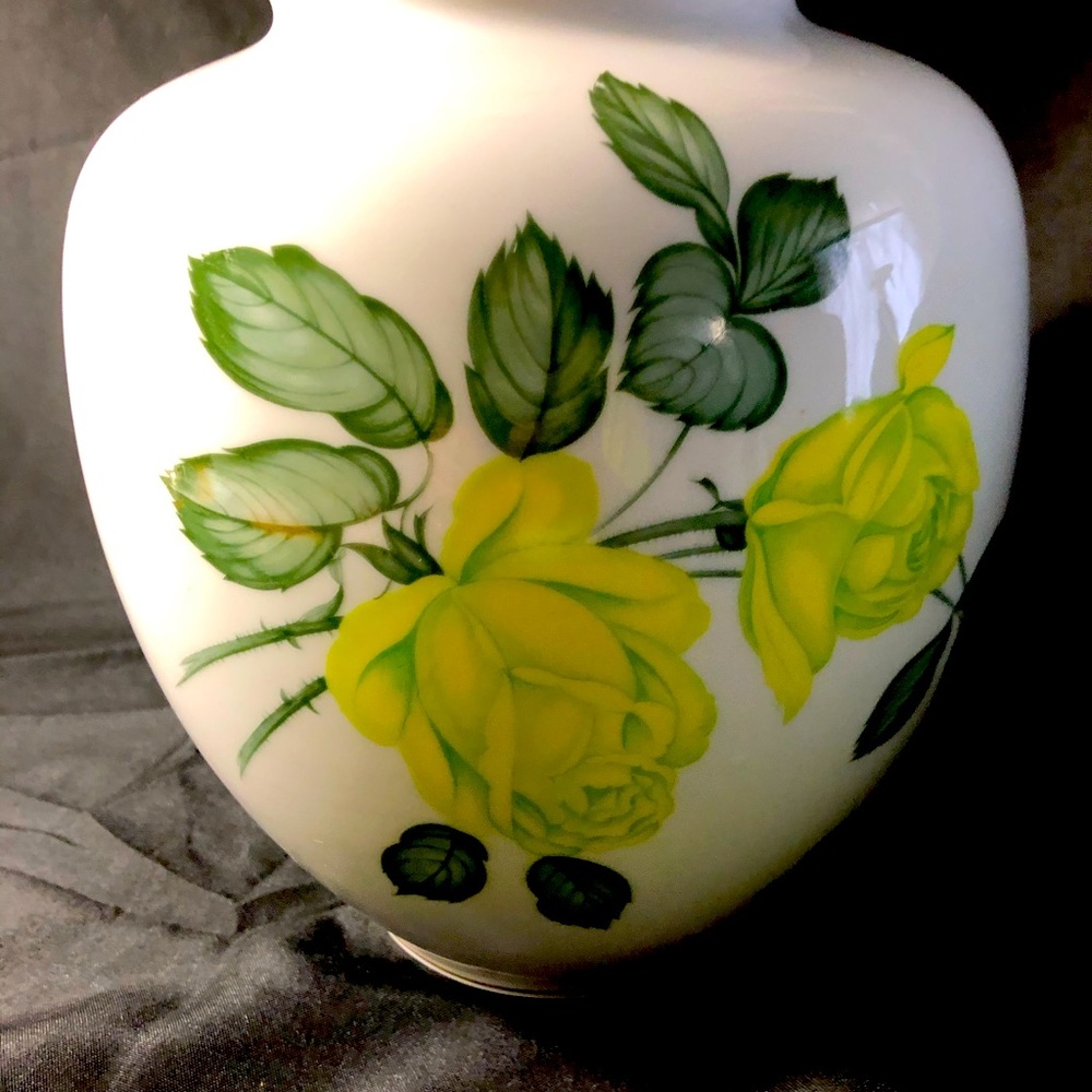 H & C Selb Bavaria Germany Heinrich Roses vase